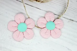 DIY λούτρινα αξεσουάρ λουλουδιών για παιδικά ρούχα και κλιπ μαλλιών σε ροζ και μέντα