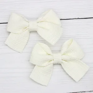 Paio di fermagli per capelli con fiocco in maglia a nido d'ape color crema per DIY