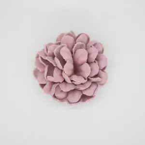 Detailansicht der altrosa Stoff-Chrysantheme für DIY-Zubehör und Bastelarbeiten