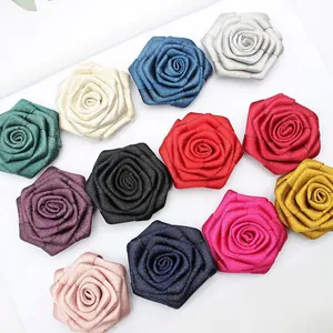 Rose in nastro di raso fatte a mano in vari colori per fermagli e gioielli fai-da-te