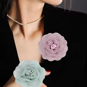 Handgefertigte 3D Kamelie Blume Brosche Anstecknadel Für Damen Elegante Stoff Organza Floral Zubehör Für Anzüge Mäntel Kleid