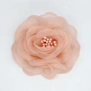 3D Organza Pfingstrose Blüte für Broschen und Kleidungszubehör in weichem Apricot-Rosa