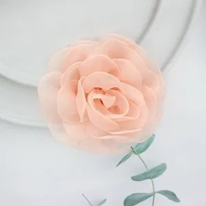 Fleur de camélia faite main en fil de cristal abricot pour accessoires de cheveux ou robe