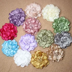 Eleganti fiori di rose in tessuto satinato in 12 colori per accessori per capelli