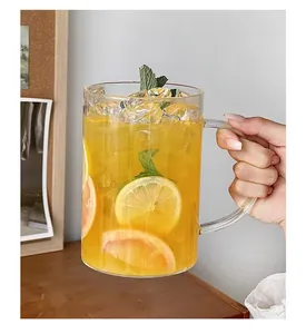 Macro detail of a 1000ml glass tea cup featuring a wide C-handle and fresh fruit slices