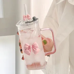 Gobelet en verre résistant à la chaleur avec nœud rose et poignée pour l'été
