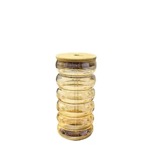 Verre ambré côtelé avec couvercle en bambou pour café glacé et jus de fruits
