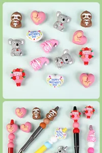 Set di perline in silicone per la festa della mamma con forme a cuore e ciondoli a fiori
