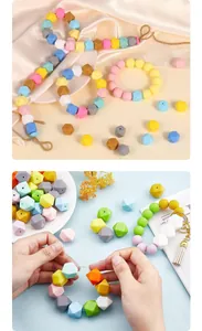 Processus de création d'un bracelet en perles de silicone avec glands et accessoires