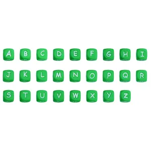 Perline quadrate verdi in silicone con lettere A-Z per creazione gioielli fai-da-te