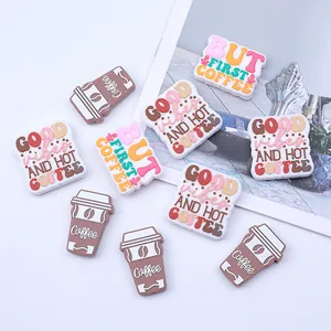Amuletos de silicona tema café para zuecos incluyendo tazas y parches decorativos