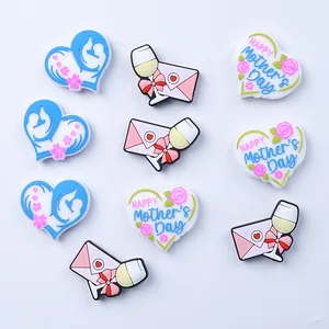 9er-Set Muttertag-Schuh-Charms aus PVC mit floralem Herz und Mutter-Kind-Silhouette