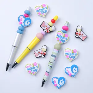 DIY Muttertags-Silikonperlenstifte mit Herzformen und Happy Mother's Day Gravur