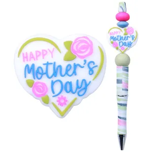 Handgefertigtes Perlenstift-Set zum Muttertag mit buntem floralen Herz aus Silikon