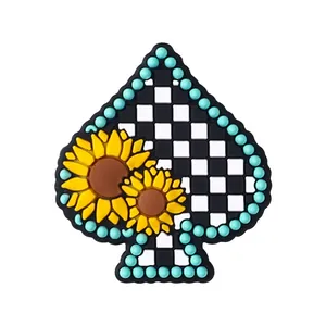 Charm per scarpe a vanga a scacchi con girasoli gialli e bordo con perline