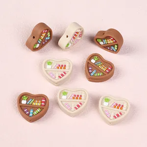 Perles en forme de cœur avec décor de bibliothèque miniature pour création de bijoux