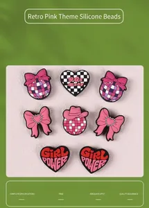 Détails de perles en silicone rose avec cœur girl power et motifs de nœuds à carreaux