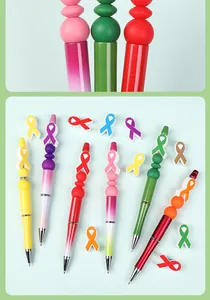 Primer plano de cuentas de silicona con lazo y componentes coloridos para bolígrafos DIY