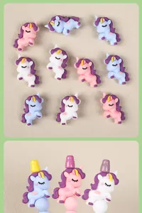 Dettaglio di perline di unicorno 3D in silicone color pastello per gioielli fai-da-te