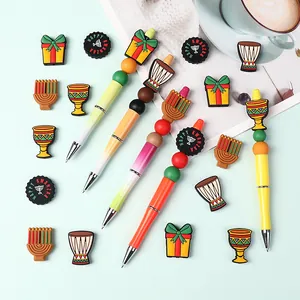 Kwanzaa siliconen kralenpennen en hangers set met Kinara en Afrikaanse trommelmotieven