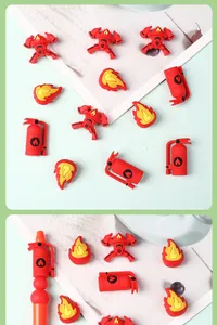 Detail von roten Feuerlöscher- und Feuerwehrmann-Silikonanhängern für DIY-Schuhzubehör