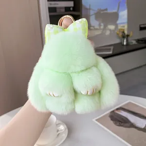 Porte-clés lapin en peluche vert menthe avec nœud à carreaux et texture douce