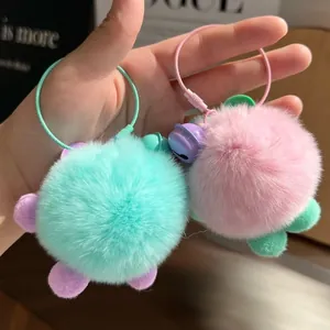 Lindos llaveros de tortuga de peluche en rosa y verde menta con pequeños cascabeles