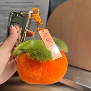 Simpatico portachiavi a forma di cachi in peluche con pelliccia sintetica e ciondolo