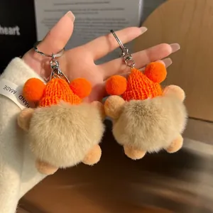 Porte-clés ours en peluche kaki avec bonnet orange et étiquette faite à la main