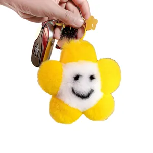 Portachiavi a fiori in pelliccia di coniglio con faccina sorridente e ciondolo a stella