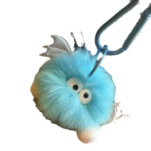 Schattige lichtblauwe pluche monster sleutelhanger met witte vleugels voor aan tassen