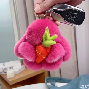 Porte-Clés Lapin Mignon en Fourrure de Lapin Rex pour Femmes Filles Peluche Douce Lapin Tenant une Carotte Pendentif de Sac Accessoire Mode