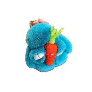 Porte-clés lapin bleu en fourrure avec carotte et fermoir en métal doré