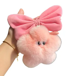 Llavero de cerdito de peluche rosa con textura de conejo y lazo de terciopelo suave