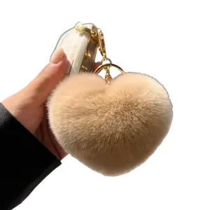 Hartvormige sleutelhanger van imitatie konijnenbont in kaki met een gouden ring