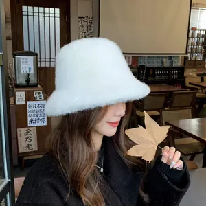 Chapeau bob en fausse fourrure blanche pour femme, style d'hiver chaud et pelucheux