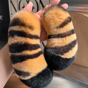 Schlüsselanhänger aus echtem Rex-Kaninchenfell mit Tigermuster und goldenem Ring