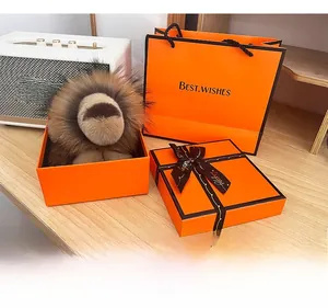 Porte-clés lion en peluche avec coffret cadeau de luxe assorti et sac de présentation