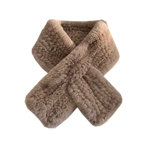Écharpe luxueuse en fourrure de lapin rex marron clair avec boucle croisée pour femme