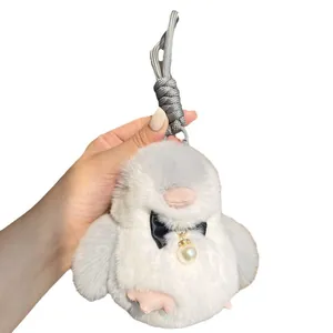 Portachiavi a forma di pinguino di peluche grigio con ciondolo di perle e finta pelliccia