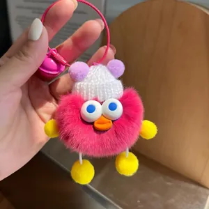Süßer pinker Plüsch-Monster-Schlüsselanhänger mit Strickmütze und Glocke für Taschen