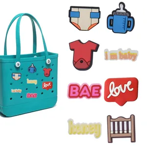 Detalle de dijes de zapatos de PVC temáticos de bebé y accesorios DIY para bolsos de goma