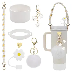 Gobelet isotherme 40oz crème avec couvre-paille fleur, corde tressée et charm peluche