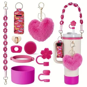Becher Zubehör Set Herz Plüsch Anhänger Strohhalm Kappe Silikon Bodenhülle Gewebtes Handseil Lippenbalsam Halter Set Für Wasserflasche Dekoration