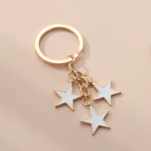 Porte-clés étoile doré avec trois pendentifs en émail blanc pour accessoires de sac
