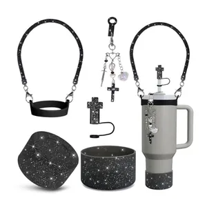 Set accessori neri glitterati per tazze 30/40 oz con copri cannuccia e catena charm