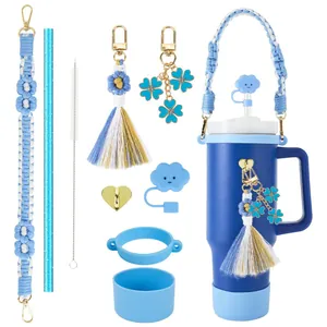 Kit d'accessoires bleus pour gobelet 40oz avec breloques fleurs et protège-paille nuage