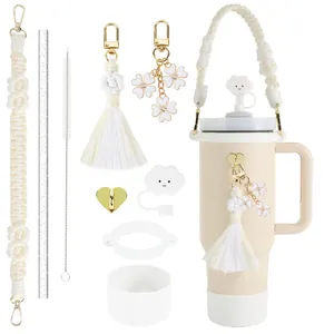 Accessoires pour gobelet crème avec poignée tressée et capuchon de paille nuage