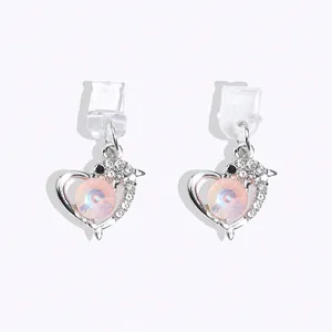 Clip d'oreille dauphin en argent avec pierre rose et zircons cubiques brillants