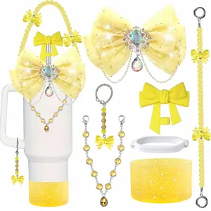Set di accessori gialli con fiocco, copri cannuccia e custodia glitter per Stanley